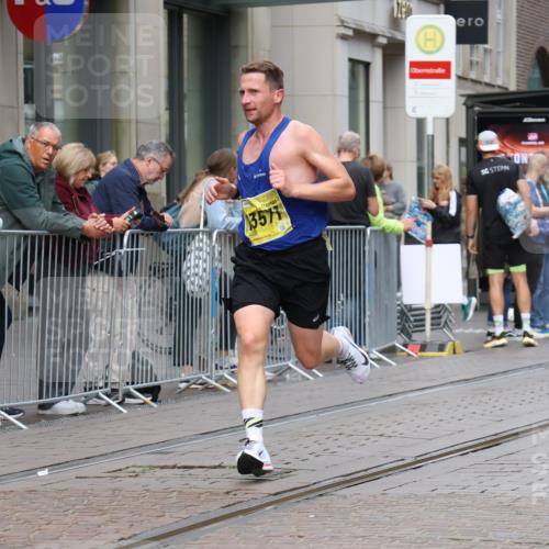 13.09.2026 - 21. swb-Marathon Bremen Strokosch-Dieckow http://msf.ph/oto/10282629 13.09.2026 10:31:16 Ziel 13504, 13643, 13571, 13572, 13602, 13630 meine-sportfotos.de