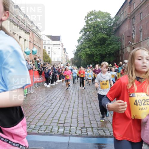 13.09.2026 - Kiel Lauf Yannick Fuchs http://msf.ph/oto/10282638 13.09.2026 08:56:32 Ziel 26, 407, 470, 582, 758, 759, 1009, 1137, 1950, 2173, 2719, 3078, 3930, 4127, 4128, 4537, 4602, 4617, 5315, 5459, 6371, 6449, 7865, 7866, 8160, 8719, 8784, 9021, 9626, 9957, 10091, 10610, 10612, 10939, 11795, 12032, 74, 76, 234, 407, 547, 669, 759, 808, 1126, 1346, 1444, 1581, 2143, 2197, 2497, 2640, 2685, 2711, 3179, 3350, 3409, 3454, 3750, 4023, 4165, 5012, 5259, 5687, 5759, 6003, 6212, 6232, 7390, 9374, 482, 653, 1222, 2479, 2543, 5781 meine-sportfotos.de