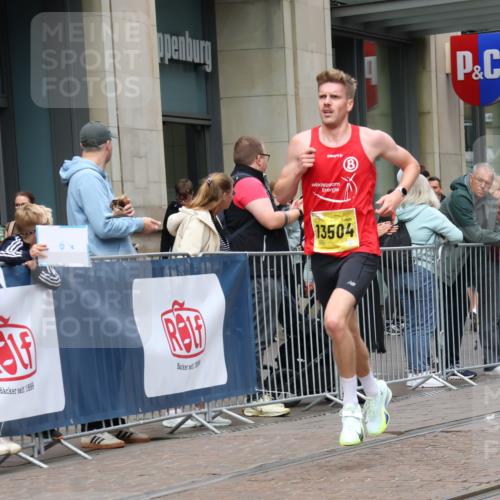 13.09.2026 - 21. swb-Marathon Bremen Strokosch-Dieckow http://msf.ph/oto/10282682 13.09.2026 10:31:31 Ziel 12457, 13533, 13536, 13573, 13618, 13643, 13504, 13571 meine-sportfotos.de