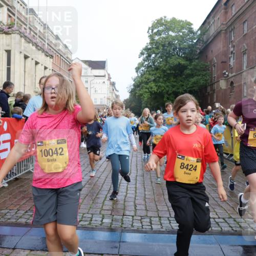 13.09.2026 - Kiel Lauf Yannick Fuchs http://msf.ph/oto/10282694 13.09.2026 08:56:35 Ziel 26, 582, 758, 899, 1137, 1285, 1950, 3078, 3520, 3930, 4127, 4128, 4188, 4228, 4537, 4617, 5315, 6449, 7865, 7866, 8160, 8719, 8785, 9021, 9626, 10091, 10612, 10939, 11795, 12032, 74, 76, 234, 407, 470, 669, 759, 808, 1009, 1126, 1346, 1444, 1581, 2143, 2173, 2197, 2497, 2640, 2685, 2719, 3179, 3350, 3454, 3750, 4023, 4165, 5012, 5259, 5687, 5759, 6003, 6212, 6232, 7390, 9374, 81, 482, 653, 1222, 2479, 2543, 74, 5781 meine-sportfotos.de
