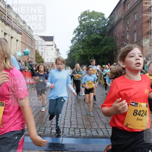 13.09.2026 - Kiel Lauf Yannick Fuchs http://msf.ph/oto/10282702 13.09.2026 08:56:35 Ziel 26, 582, 758, 899, 1137, 1285, 1950, 3078, 3520, 3930, 4127, 4128, 4188, 4228, 4537, 4617, 5315, 6449, 7865, 7866, 8160, 8719, 8785, 9021, 9626, 10091, 10612, 10939, 11795, 12032, 74, 76, 234, 407, 470, 669, 759, 808, 1009, 1126, 1346, 1444, 1581, 2143, 2173, 2197, 2497, 2640, 2685, 2719, 3179, 3350, 3454, 3750, 4023, 4165, 5012, 5259, 5687, 5759, 6003, 6212, 6232, 7390, 9374, 81, 482, 653, 1222, 2479, 2543, 74, 5781 meine-sportfotos.de