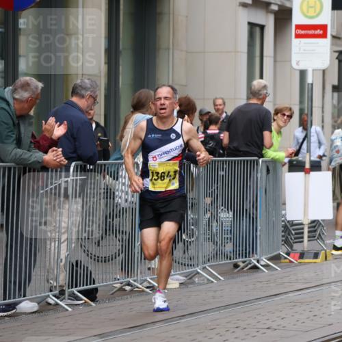 13.09.2026 - 21. swb-Marathon Bremen Strokosch-Dieckow http://msf.ph/oto/10282707 13.09.2026 10:31:40 Ziel 12457, 13533, 13536, 13543, 13573, 13582, 13618, 13632, 13504, 13571, 13643 meine-sportfotos.de