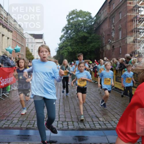 13.09.2026 - Kiel Lauf Yannick Fuchs http://msf.ph/oto/10282709 13.09.2026 08:56:35 Ziel 26, 582, 758, 899, 1137, 1285, 1950, 3078, 3520, 3930, 4127, 4128, 4188, 4228, 4537, 4617, 5315, 6449, 7865, 7866, 8160, 8719, 8785, 9021, 9626, 10091, 10612, 10939, 11795, 12032, 74, 76, 234, 407, 470, 669, 759, 808, 1009, 1126, 1346, 1444, 1581, 2143, 2173, 2197, 2497, 2640, 2685, 2719, 3179, 3350, 3454, 3750, 4023, 4165, 5012, 5259, 5687, 5759, 6003, 6212, 6232, 7390, 9374, 81, 482, 653, 1222, 2479, 2543, 74, 5781 meine-sportfotos.de