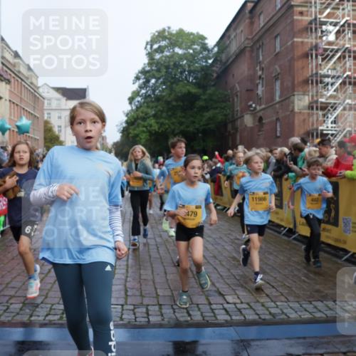 13.09.2026 - Kiel Lauf Yannick Fuchs http://msf.ph/oto/10282712 13.09.2026 08:56:35 Ziel 26, 582, 758, 899, 1137, 1285, 1950, 3078, 3520, 3930, 4127, 4128, 4188, 4228, 4537, 4617, 5315, 6449, 7865, 7866, 8160, 8719, 8785, 9021, 9626, 10091, 10612, 10939, 11795, 12032, 74, 76, 234, 407, 470, 669, 759, 808, 1009, 1126, 1346, 1444, 1581, 2143, 2173, 2197, 2497, 2640, 2685, 2719, 3179, 3350, 3454, 3750, 4023, 4165, 5012, 5259, 5687, 5759, 6003, 6212, 6232, 7390, 9374, 81, 482, 653, 1222, 2479, 2543, 74, 5781 meine-sportfotos.de