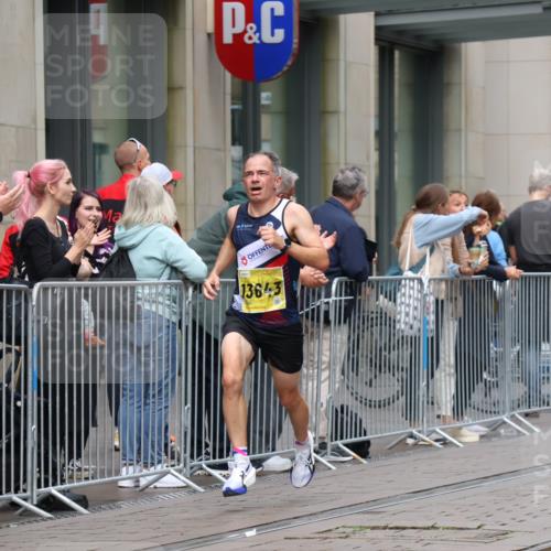 13.09.2026 - 21. swb-Marathon Bremen Strokosch-Dieckow http://msf.ph/oto/10282715 13.09.2026 10:31:41 Ziel 12457, 13533, 13536, 13543, 13573, 13582, 13618, 13632, 13504, 13643 meine-sportfotos.de