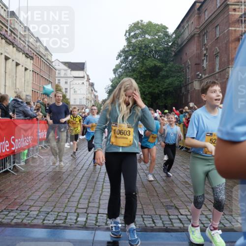 13.09.2026 - Kiel Lauf Yannick Fuchs http://msf.ph/oto/10282755 13.09.2026 08:56:37 Ziel 26, 139, 582, 758, 899, 1137, 1285, 1340, 1544, 1950, 3078, 3520, 3930, 4127, 4128, 4188, 4228, 4617, 5097, 5180, 5315, 6449, 7865, 7866, 8160, 8719, 8785, 9021, 9176, 9626, 10091, 10612, 10939, 11795, 12032, 12220, 74, 76, 234, 407, 470, 669, 758, 759, 808, 1009, 1126, 1346, 1444, 1581, 2143, 2173, 2197, 2497, 2640, 2685, 2719, 3179, 3350, 3454, 3750, 4023, 4165, 5012, 5259, 5687, 5759, 6003, 6212, 6232, 7390, 9374, 81, 482, 653, 1222, 2479, 2543, 3034, 74, 5781 meine-sportfotos.de