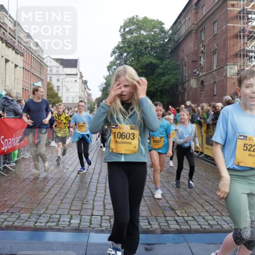13.09.2026 - Kiel Lauf Yannick Fuchs http://msf.ph/oto/10282764 13.09.2026 08:56:37 Ziel 26, 139, 582, 758, 899, 1137, 1285, 1340, 1544, 1950, 3078, 3520, 3930, 4127, 4128, 4188, 4228, 4617, 5097, 5180, 5315, 6449, 7865, 7866, 8160, 8719, 8785, 9021, 9176, 9626, 10091, 10612, 10939, 11795, 12032, 12220, 74, 76, 234, 407, 470, 669, 758, 759, 808, 1009, 1126, 1346, 1444, 1581, 2143, 2173, 2197, 2497, 2640, 2685, 2719, 3179, 3350, 3454, 3750, 4023, 4165, 5012, 5259, 5687, 5759, 6003, 6212, 6232, 7390, 9374, 81, 482, 653, 1222, 2479, 2543, 3034, 74, 5781 meine-sportfotos.de