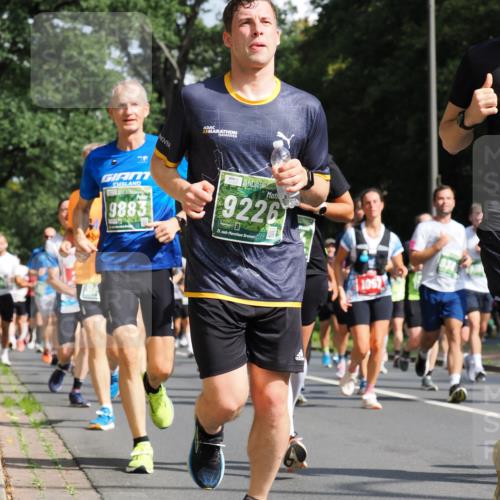 13.09.2026 - 21. swb-Marathon Bremen TobiasT http://msf.ph/oto/10282771 13.09.2026 12:02:50 Laufen 9883, 9226, 21, 26, 1057 meine-sportfotos.de