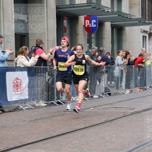 13.09.2026 - 21. swb-Marathon Bremen Strokosch-Dieckow http://msf.ph/oto/10282785 13.09.2026 10:31:52 Ziel 13543, 13582, 13632, 13639, 12457, 13504, 13533, 13536, 13573, 13618, 13643 meine-sportfotos.de