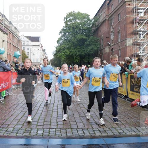 13.09.2026 - Kiel Lauf Yannick Fuchs http://msf.ph/oto/10282809 13.09.2026 08:56:40 Ziel 26, 139, 899, 1137, 1285, 1340, 1544, 1950, 2478, 3303, 3520, 3740, 3930, 4127, 4128, 4136, 4188, 4228, 4617, 5097, 5180, 5315, 5597, 6449, 8160, 8270, 8785, 9021, 9176, 9562, 9626, 10091, 10213, 10612, 10939, 11627, 11978, 12032, 12220, 12700, 407, 470, 582, 669, 758, 759, 1009, 1126, 1346, 1444, 1950, 2143, 2173, 2197, 2497, 2640, 2685, 2719, 3078, 3179, 3350, 3750, 4023, 4165, 5012, 5687, 5759, 6003, 6212, 6232, 7390, 9374, 81, 482, 653, 1222, 2479, 2543, 3034, 74, 6232 meine-sportfotos.de