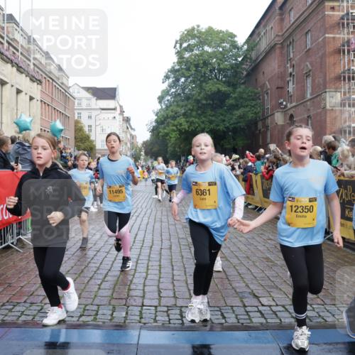 13.09.2026 - Kiel Lauf Yannick Fuchs http://msf.ph/oto/10282822 13.09.2026 08:56:41 Ziel 26, 139, 899, 1137, 1285, 1340, 1544, 2478, 3303, 3520, 3740, 3930, 4127, 4128, 4136, 4188, 4228, 4617, 5097, 5180, 5315, 5597, 6449, 8160, 8270, 8785, 9176, 9292, 9562, 9626, 10091, 10213, 10612, 10939, 11627, 11978, 12032, 12220, 12333, 12700, 407, 470, 582, 669, 758, 759, 1009, 1346, 1950, 2173, 2197, 2497, 2640, 2685, 2719, 3078, 3179, 3350, 3750, 4023, 4165, 5687, 5759, 6003, 6212, 6232, 7390, 9374, 81, 482, 653, 1222, 2479, 2543, 3034, 74, 3179, 6232, 7489 meine-sportfotos.de
