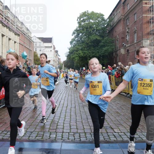 13.09.2026 - Kiel Lauf Yannick Fuchs http://msf.ph/oto/10282828 13.09.2026 08:56:41 Ziel 26, 139, 899, 1137, 1285, 1340, 1544, 2478, 3303, 3520, 3740, 3930, 4127, 4128, 4136, 4188, 4228, 4617, 5097, 5180, 5315, 5597, 6449, 8160, 8270, 8785, 9176, 9292, 9562, 9626, 10091, 10213, 10612, 10939, 11627, 11978, 12032, 12220, 12333, 12700, 407, 470, 582, 669, 758, 759, 1009, 1346, 1950, 2173, 2197, 2497, 2640, 2685, 2719, 3078, 3179, 3350, 3750, 4023, 4165, 5687, 5759, 6003, 6212, 6232, 7390, 9374, 81, 482, 653, 1222, 2479, 2543, 3034, 74, 3179, 6232, 7489 meine-sportfotos.de