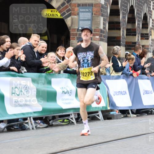 13.09.2026 - 21. swb-Marathon Bremen Strokosch-Dieckow http://msf.ph/oto/10282835 13.09.2026 10:28:31 Ziel 12272, 13501, 13515, 13567, 13593 meine-sportfotos.de