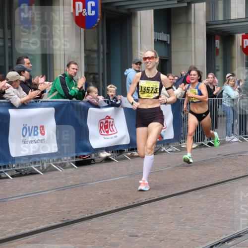 13.09.2026 - 21. swb-Marathon Bremen Strokosch-Dieckow http://msf.ph/oto/10282853 13.09.2026 10:31:55 Ziel 13543, 13564, 13582, 13632, 13638, 13639, 12457, 13533, 13536, 13573, 13618, 13643 meine-sportfotos.de
