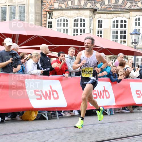 13.09.2026 - 21. swb-Marathon Bremen Strokosch-Dieckow http://msf.ph/oto/10282856 13.09.2026 10:28:37 Ziel 12272, 13501, 13635, 13593, 13624 meine-sportfotos.de