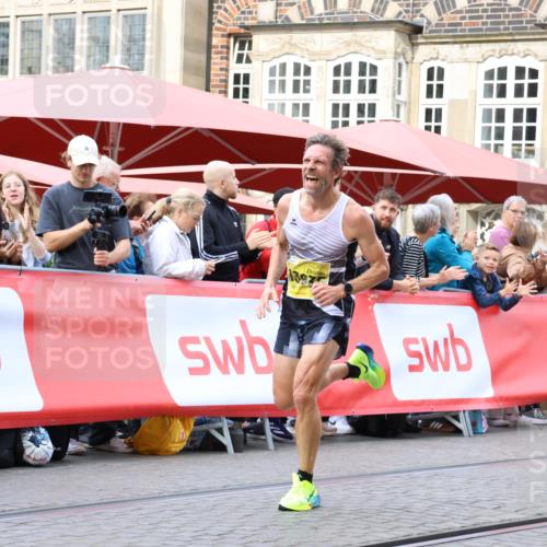 13.09.2026 - 21. swb-Marathon Bremen Strokosch-Dieckow http://msf.ph/oto/10282868 13.09.2026 10:28:38 Ziel 12272, 13501, 13635, 13593, 13624 meine-sportfotos.de