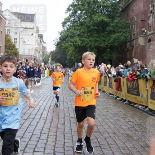 13.09.2026 - Kiel Lauf Yannick Fuchs http://msf.ph/oto/10282874 13.09.2026 08:56:53 Ziel 81, 482, 653, 1222, 2478, 2479, 2543, 3034, 3161, 3303, 3305, 3740, 4136, 4558, 4680, 4901, 4925, 5223, 5333, 5597, 6361, 6807, 6903, 7559, 7927, 8094, 8270, 8424, 9156, 9292, 9307, 9562, 9564, 9826, 9940, 10042, 10213, 10603, 11423, 11627, 11978, 11986, 12062, 12154, 12333, 12350, 12522, 12700, 26, 139, 407, 470, 582, 758, 759, 899, 1009, 1137, 1285, 1340, 1544, 1950, 2173, 2478, 2719, 3078, 3520, 3750, 3930, 4023, 4127, 4128, 4188, 4228, 5597, 9562 meine-sportfotos.de