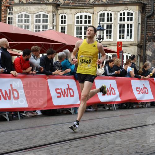 13.09.2026 - 21. swb-Marathon Bremen Strokosch-Dieckow http://msf.ph/oto/10282913 13.09.2026 10:28:43 Ziel 12272, 13501, 13547, 13635, 13624 meine-sportfotos.de
