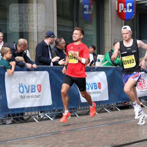 13.09.2026 - 21. swb-Marathon Bremen Strokosch-Dieckow http://msf.ph/oto/10282916 13.09.2026 10:32:08 Ziel 13524, 13564, 13638, 13639, 12457, 13533, 13536, 13543, 13573, 13582, 13618, 13632 meine-sportfotos.de