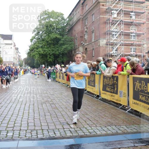 13.09.2026 - Kiel Lauf Yannick Fuchs http://msf.ph/oto/10282917 13.09.2026 08:56:55 Ziel 81, 482, 653, 1222, 2479, 2543, 3034, 3161, 3305, 4558, 4680, 4901, 4908, 4925, 5223, 5333, 6361, 6807, 6903, 7559, 7927, 8094, 8424, 9156, 9292, 9307, 9564, 9826, 9940, 10042, 10603, 11423, 11495, 11986, 12062, 12154, 12333, 12350, 12522, 26, 139, 407, 470, 582, 758, 759, 899, 1009, 1137, 1285, 1340, 1544, 1950, 2173, 2478, 2719, 3078, 3303, 3520, 3740, 3750, 3930, 4023, 4127, 4128, 4136, 4188, 4228, 5597, 8270, 9562, 10213, 11627, 470 meine-sportfotos.de