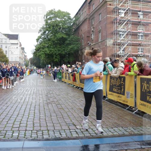 13.09.2026 - Kiel Lauf Yannick Fuchs http://msf.ph/oto/10282926 13.09.2026 08:56:56 Ziel 81, 482, 653, 1222, 2384, 2479, 2543, 3034, 3161, 3305, 4558, 4680, 4901, 4908, 4925, 5223, 5333, 6361, 6807, 6903, 7559, 7752, 7927, 8094, 8424, 9156, 9292, 9307, 9564, 9826, 9940, 10042, 10603, 11423, 11495, 11986, 12062, 12154, 12333, 12350, 12522, 26, 139, 407, 470, 582, 758, 759, 899, 1009, 1137, 1285, 1340, 1544, 1950, 2173, 2478, 2719, 3078, 3303, 3520, 3740, 3930, 4127, 4128, 4136, 4188, 4228, 5597, 8270, 9292, 9562, 10213, 11627, 470 meine-sportfotos.de