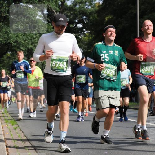 13.09.2026 - 21. swb-Marathon Bremen TobiasT http://msf.ph/oto/10282929 13.09.2026 12:03:19 Laufen 9056, 8746, 40, 5165, 25, 7928, 21, 703, 3537 meine-sportfotos.de
