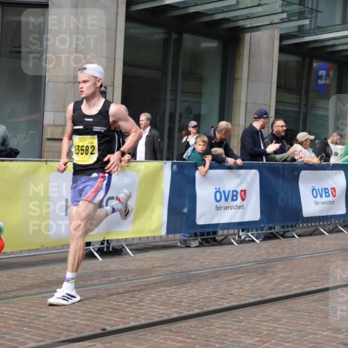 13.09.2026 - 21. swb-Marathon Bremen Strokosch-Dieckow http://msf.ph/oto/10282937 13.09.2026 10:32:09 Ziel 13524, 13564, 13638, 13639, 12457, 13533, 13536, 13543, 13573, 13582, 13618, 13632 meine-sportfotos.de