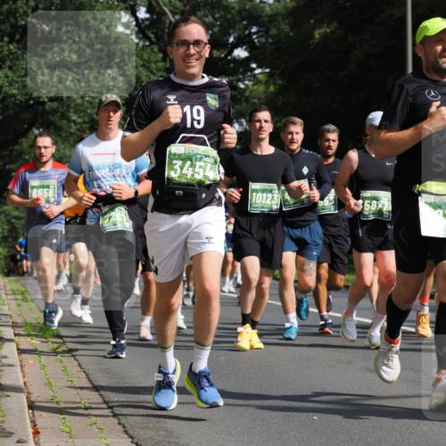 13.09.2026 - 21. swb-Marathon Bremen TobiasT http://msf.ph/oto/10282984 13.09.2026 12:03:26 Laufen 19, 8656, 226, 3454, 10123, 5877 meine-sportfotos.de