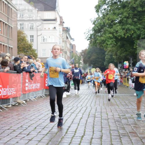 13.09.2026 - Kiel Lauf Yannick Fuchs http://msf.ph/oto/10282993 13.09.2026 08:57:08 Ziel 2384, 3665, 4908, 5003, 5340, 5719, 5809, 7752, 8341, 9542, 10321, 11495, 11558, 12215, 12455, 12512, 26, 81, 139, 482, 653, 899, 1222, 1285, 1340, 1544, 2478, 2479, 2543, 3034, 3161, 3303, 3305, 3520, 3740, 3930, 4128, 4136, 4188, 4228, 4558, 4680, 4901, 4925, 5223, 5333, 5597, 6361, 6807, 6903, 7559, 7927, 8094, 8270, 8424, 9156, 9292, 9307, 9562, 9564, 9826, 9940, 10042, 10213, 10603, 11423, 11627, 11986, 12062, 1769 meine-sportfotos.de