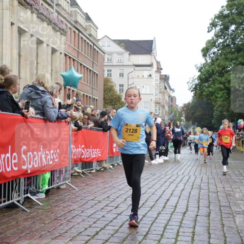 13.09.2026 - Kiel Lauf Yannick Fuchs http://msf.ph/oto/10282998 13.09.2026 08:57:08 Ziel 2384, 3665, 4908, 5003, 5340, 5719, 5809, 7752, 8341, 9542, 10321, 11495, 11558, 12215, 12455, 12512, 26, 81, 139, 482, 653, 899, 1222, 1285, 1340, 1544, 2478, 2479, 2543, 3034, 3161, 3303, 3305, 3520, 3740, 3930, 4128, 4136, 4188, 4228, 4558, 4680, 4901, 4925, 5223, 5333, 5597, 6361, 6807, 6903, 7559, 7927, 8094, 8270, 8424, 9156, 9292, 9307, 9562, 9564, 9826, 9940, 10042, 10213, 10603, 11423, 11627, 11986, 12062, 1769 meine-sportfotos.de