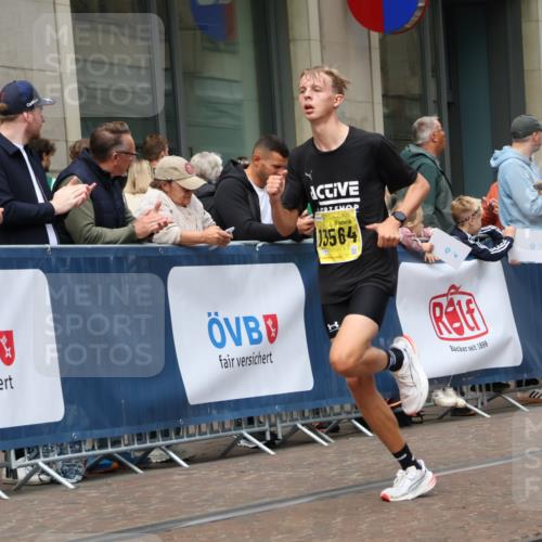 13.09.2026 - 21. swb-Marathon Bremen Strokosch-Dieckow http://msf.ph/oto/10283027 13.09.2026 10:32:25 Ziel 13524, 13550, 13581, 13599, 13622, 13524, 13543, 13564, 13582, 13632, 13638, 13639 meine-sportfotos.de