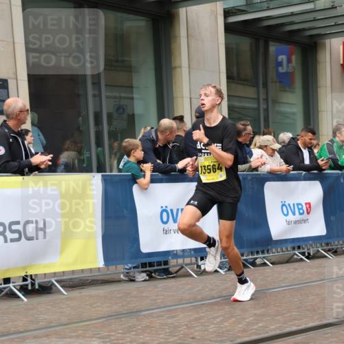13.09.2026 - 21. swb-Marathon Bremen Strokosch-Dieckow http://msf.ph/oto/10283036 13.09.2026 10:32:25 Ziel 13524, 13550, 13581, 13599, 13622, 13524, 13543, 13564, 13582, 13632, 13638, 13639 meine-sportfotos.de