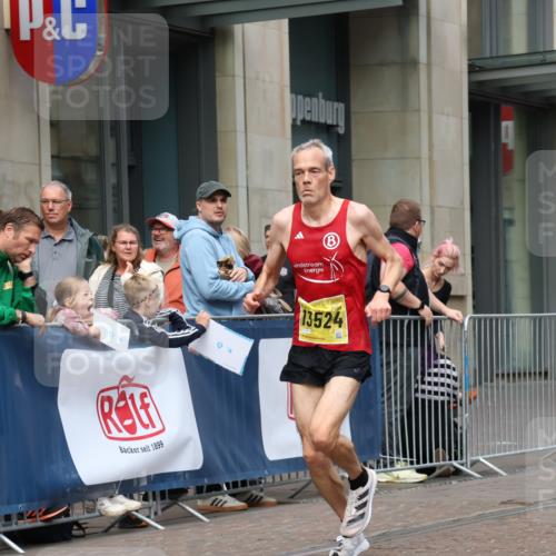 13.09.2026 - 21. swb-Marathon Bremen Strokosch-Dieckow http://msf.ph/oto/10283051 13.09.2026 10:32:28 Ziel 13550, 13581, 13599, 13622, 13524, 13564, 13632, 13638, 13639 meine-sportfotos.de