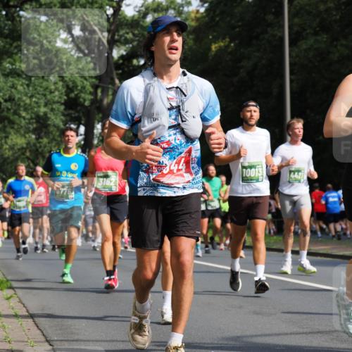 13.09.2026 - 21. swb-Marathon Bremen TobiasT http://msf.ph/oto/10283052 13.09.2026 12:03:40 Laufen 8776, 3162, 44, 10013 meine-sportfotos.de