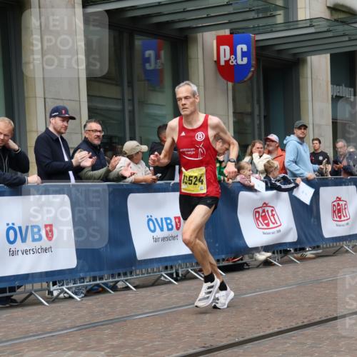 13.09.2026 - 21. swb-Marathon Bremen Strokosch-Dieckow http://msf.ph/oto/10283060 13.09.2026 10:32:29 Ziel 13550, 13581, 13599, 13622, 13524, 13564, 13638, 13639 meine-sportfotos.de