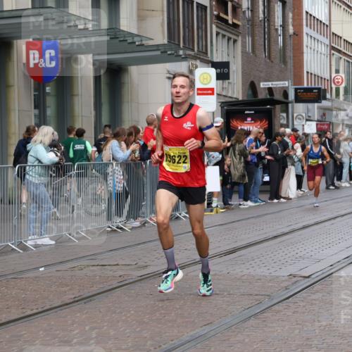 13.09.2026 - 21. swb-Marathon Bremen Strokosch-Dieckow http://msf.ph/oto/10283101 13.09.2026 10:32:45 Ziel 13581, 13524, 13550, 13599, 13622 meine-sportfotos.de
