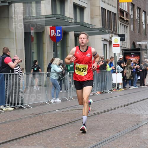 13.09.2026 - 21. swb-Marathon Bremen Strokosch-Dieckow http://msf.ph/oto/10283109 13.09.2026 10:32:45 Ziel 13581, 13524, 13550, 13599, 13622 meine-sportfotos.de