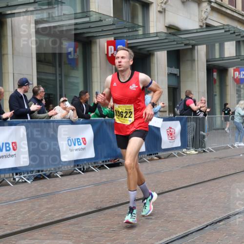 13.09.2026 - 21. swb-Marathon Bremen Strokosch-Dieckow http://msf.ph/oto/10283130 13.09.2026 10:32:46 Ziel 13581, 13524, 13550, 13599, 13622 meine-sportfotos.de