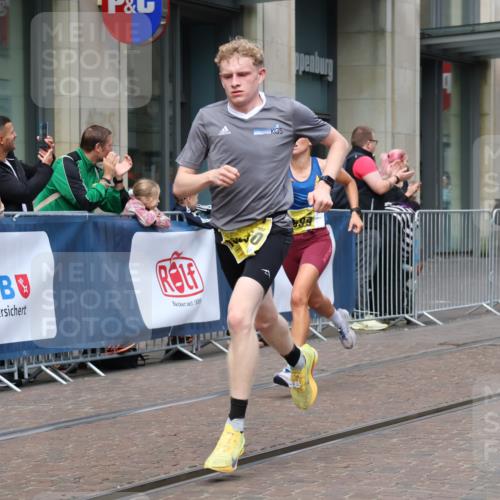 13.09.2026 - 21. swb-Marathon Bremen Strokosch-Dieckow http://msf.ph/oto/10283173 13.09.2026 10:32:50 Ziel 13524, 13550, 13581, 13599, 13622 meine-sportfotos.de