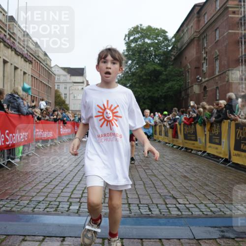 13.09.2026 - Kiel Lauf Yannick Fuchs http://msf.ph/oto/10283186 13.09.2026 08:57:19 Ziel 2129, 3382, 5809, 9542, 10321, 10892, 12512, 81, 482, 653, 1222, 2384, 2479, 2543, 3034, 3161, 3303, 3305, 3665, 3740, 4136, 4558, 4680, 4901, 4908, 4925, 5003, 5223, 5333, 5340, 5719, 5809, 6361, 6807, 6903, 7559, 7752, 7927, 8094, 8270, 8341, 8424, 9156, 9292, 9307, 9542, 9564, 9826, 9940, 10042, 10213, 10603, 11423, 11495, 11558, 11627, 11986, 12062, 12215, 12455, 160, 406, 1051, 1546, 1769, 2439, 4382, 5006, 5984, 6459, 7547, 7715, 9062, 1285, 3520, 4188 meine-sportfotos.de