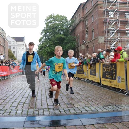 13.09.2026 - Kiel Lauf Yannick Fuchs http://msf.ph/oto/10283195 13.09.2026 08:57:20 Ziel 700, 2128, 2129, 3382, 10321, 10892, 12512, 81, 482, 653, 1222, 2384, 2479, 2543, 3034, 3161, 3305, 3665, 4558, 4680, 4901, 4908, 4925, 5003, 5223, 5333, 5340, 5719, 5809, 6361, 6807, 6903, 7559, 7752, 7927, 8094, 8341, 8424, 9156, 9292, 9307, 9542, 9564, 9826, 9940, 10042, 10603, 11423, 11495, 11558, 11986, 12062, 12215, 12455, 160, 406, 689, 1051, 1546, 1714, 1769, 2439, 4382, 4383, 5006, 5762, 5765, 5984, 6459, 7547, 7715, 9062, 1285, 3520, 4188 meine-sportfotos.de