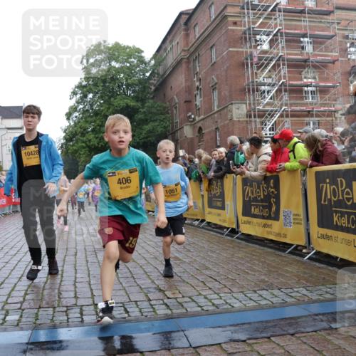 13.09.2026 - Kiel Lauf Yannick Fuchs http://msf.ph/oto/10283199 13.09.2026 08:57:20 Ziel 700, 2128, 2129, 3382, 10321, 10892, 12512, 81, 482, 653, 1222, 2384, 2479, 2543, 3034, 3161, 3305, 3665, 4558, 4680, 4901, 4908, 4925, 5003, 5223, 5333, 5340, 5719, 5809, 6361, 6807, 6903, 7559, 7752, 7927, 8094, 8341, 8424, 9156, 9292, 9307, 9542, 9564, 9826, 9940, 10042, 10603, 11423, 11495, 11558, 11986, 12062, 12215, 12455, 160, 406, 689, 1051, 1546, 1714, 1769, 2439, 4382, 4383, 5006, 5762, 5765, 5984, 6459, 7547, 7715, 9062, 1285, 3520, 4188 meine-sportfotos.de
