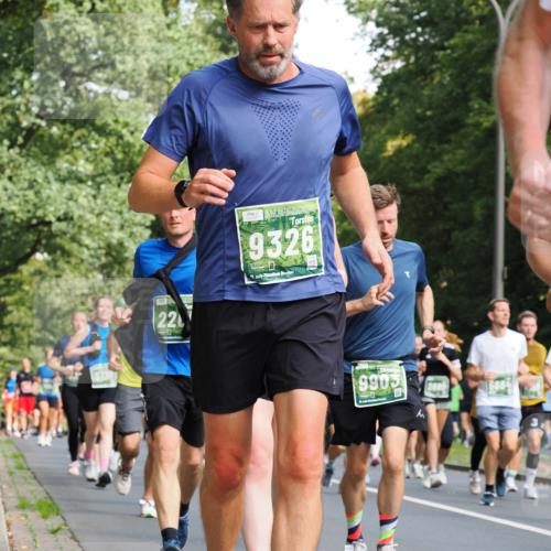 13.09.2026 - 21. swb-Marathon Bremen TobiasT http://msf.ph/oto/10283201 13.09.2026 12:04:11 Laufen 9326, 20, 9903 meine-sportfotos.de