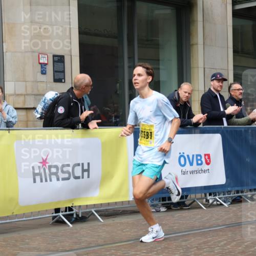13.09.2026 - 21. swb-Marathon Bremen Strokosch-Dieckow http://msf.ph/oto/10283219 13.09.2026 10:32:53 Ziel 13550, 13581, 13599, 13622 meine-sportfotos.de