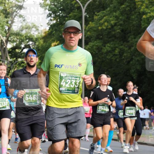 13.09.2026 - 21. swb-Marathon Bremen TobiasT http://msf.ph/oto/10283221 13.09.2026 12:04:14 Laufen 5130, 5469, 26, 4233, 5379, 21, 8537, 2690 meine-sportfotos.de