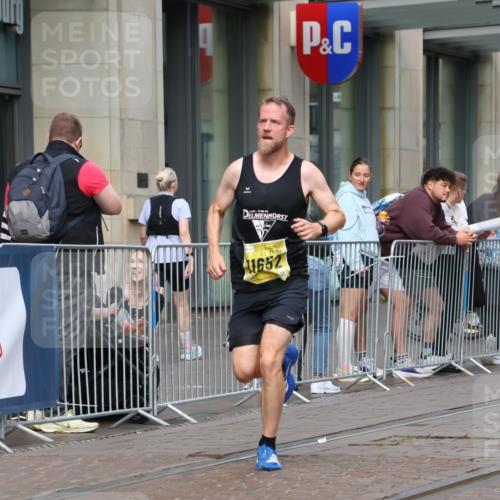 13.09.2026 - 21. swb-Marathon Bremen Strokosch-Dieckow http://msf.ph/oto/10283234 13.09.2026 10:33:24 Ziel 10366, 10475, 10797, 11059, 11481, 12459, 13530, 13541, 11652 meine-sportfotos.de