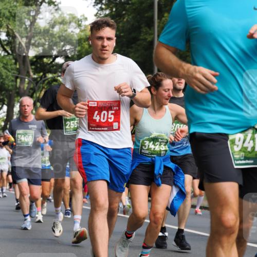 13.09.2026 - 21. swb-Marathon Bremen TobiasT http://msf.ph/oto/10283259 13.09.2026 12:04:18 Laufen 3400, 255, 405, 21, 26, 3473, 9010, 941 meine-sportfotos.de