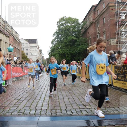 13.09.2026 - Kiel Lauf Yannick Fuchs http://msf.ph/oto/10283267 13.09.2026 08:57:24 Ziel 700, 1769, 2128, 2129, 3382, 4834, 7478, 10892, 81, 482, 653, 1222, 2384, 2479, 2543, 3034, 3161, 3305, 3665, 4558, 4680, 4901, 4908, 5003, 5223, 5333, 5340, 5719, 5809, 6361, 6807, 7559, 7752, 7927, 8094, 8341, 8424, 9156, 9307, 9542, 9564, 9826, 9940, 10042, 10321, 10603, 11423, 11495, 11558, 11986, 12062, 12215, 12455, 12512, 160, 406, 689, 1051, 1546, 1714, 2439, 3359, 3375, 4182, 4321, 4382, 4383, 5006, 5219, 5244, 5762, 5765, 5984, 6459, 7547, 7608, 7609, 7715, 9062 meine-sportfotos.de