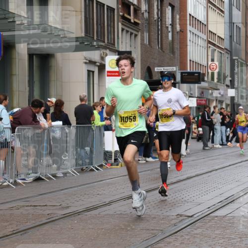 13.09.2026 - 21. swb-Marathon Bremen Strokosch-Dieckow http://msf.ph/oto/10283279 13.09.2026 10:33:31 Ziel 10475, 10797, 11481, 12459, 13530, 13541, 10366, 11059, 11481, 11652 meine-sportfotos.de