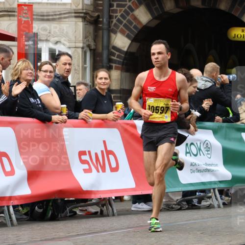 13.09.2026 - 21. swb-Marathon Bremen Strokosch-Dieckow http://msf.ph/oto/10283305 13.09.2026 10:29:19 Ziel 10597, 13604, 13614, 11234, 13517, 13542, 13557 meine-sportfotos.de